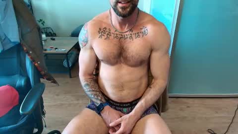 Snapshot of zuko_zen69 chatting on April 2026 12:00:02 AM Zuko online show from April 2026 12:00:02 AM