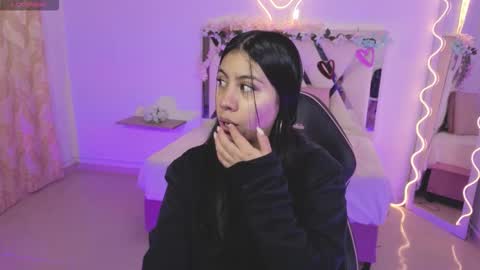 ZURY   online show from October 2025 11:33:01 AM