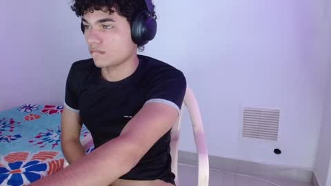 Snapshot of zyrosxk chatting on January 2025 06:43:02 AM antonio felipe online show from January 2025 06:43:02 AM