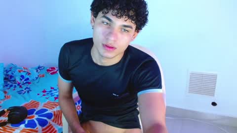 Snapshot of zyrosxk chatting on January 2025 07:56:01 AM antonio felipe online show from January 2025 07:56:01 AM