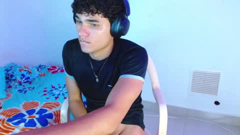 Snapshot of zyrosxk chatting on January 2025 11:00:02 AM antonio felipe online show from January 2025 11:00:02 AM