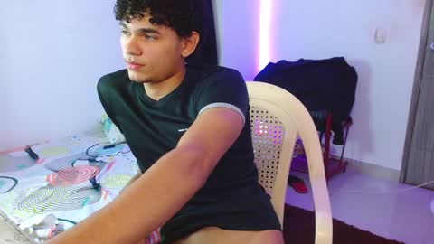 Snapshot of zyrosxk chatting on February 2025 06:43:01 AM antonio felipe online show from February 2025 06:43:01 AM