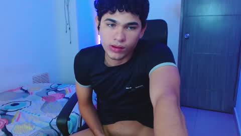 Snapshot of zyrosxk chatting on February 2025 07:06:01 AM antonio felipe online show from February 2025 07:06:01 AM