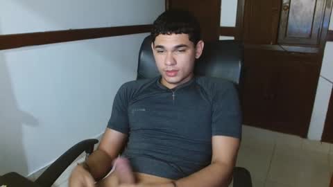 Snapshot of zyrosxk chatting on September 2025 05:32:01 AM antonio felipe online show from September 2025 05:32:01 AM
