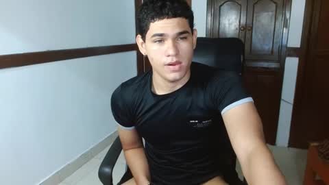 Snapshot of zyrosxk chatting on September 2025 06:52:02 AM antonio felipe online show from September 2025 06:52:02 AM