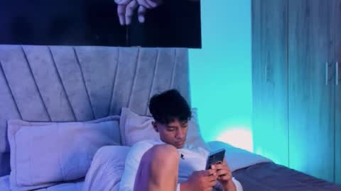 zyzz_1812 online show from October 2025 06:32:02 PM