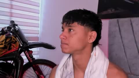 zyzz_1812 online show from November 2025 05:36:02 PM