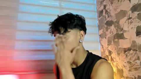 zyzz_1812 online show from March 2026 10:57:02 PM