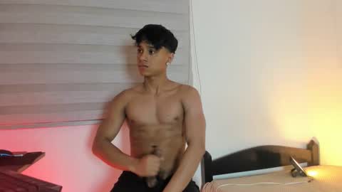 zyzz_1812 online show from March 2026 07:14:01 AM