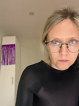 angelmommu online show from February 2026 07:45:02 PM