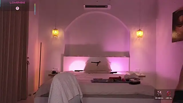 Helena Karel online show from November 2025 12:23:02 PM