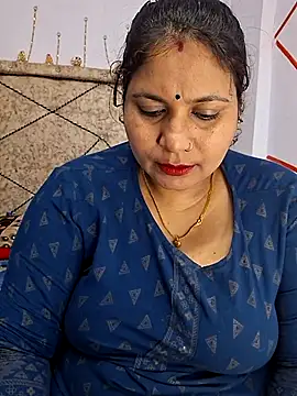 Snapshot of MOM-SUN-COUPLE chatting on February 2025 08:11:02 PM MOM-SUN-COUPLE online show from February 2025 08:11:02 PM