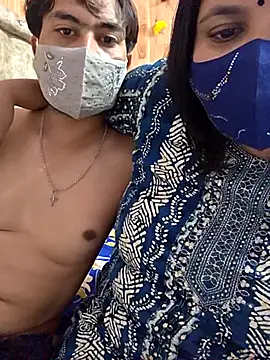 Snapshot of MOM-SUN-COUPLE chatting on September 2025 05:13:01 PM MOM-SUN-COUPLE online show from September 2025 05:13:01 PM