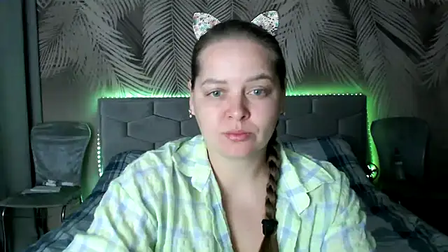 Snapshot of uliastar chatting on October 2025 05:40:01 AM uliastar online show from October 2025 05:40:01 AM