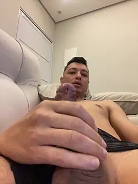 alexsandropllt online show from April 2026 09:29:01 AM