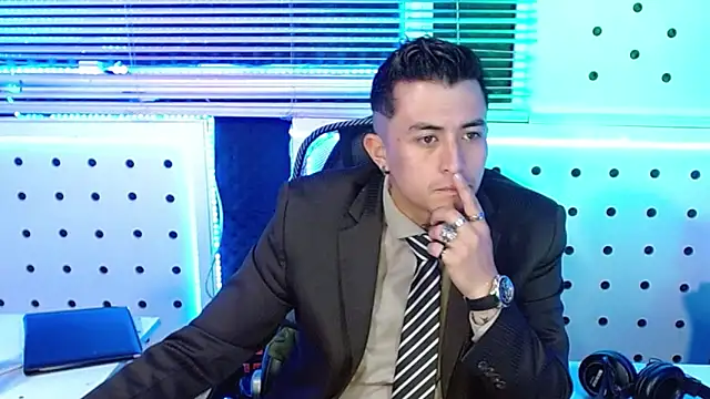 Darko0717 online show from December 2025 12:47:01 PM