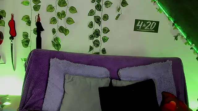 Cata green online show from February 2025 08:45:02 PM