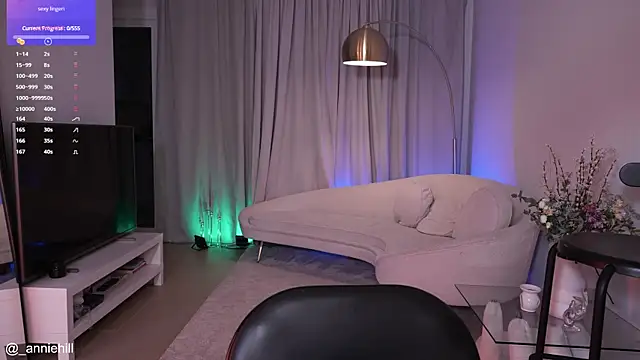 Snapshot of anniehillofficial chatting on January 2025 07:55:01 PM anniehillofficial online show from January 2025 07:55:01 PM