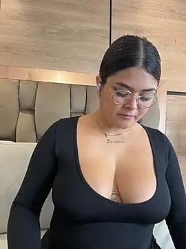 Snapshot of im_mou_ chatting on February 2026 12:44:02 PM im mou online show from February 2026 12:44:02 PM