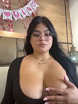 Snapshot of im_mou_ chatting on February 2026 12:44:02 PM im mou online show from February 2026 12:44:02 PM