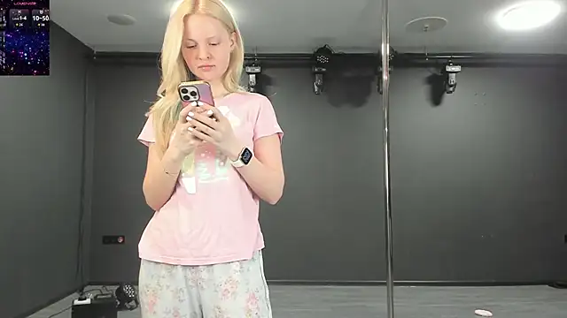 Snapshot of Masha_2002 chatting on May 2026 07:53:02 PM Masha 2002 online show from May 2026 07:53:02 PM