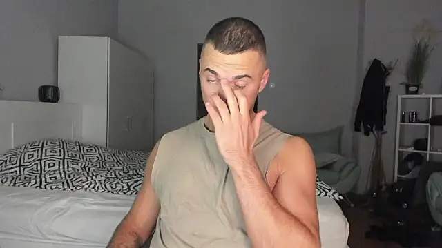 paulblack21 online show from November 2025 07:40:02 PM