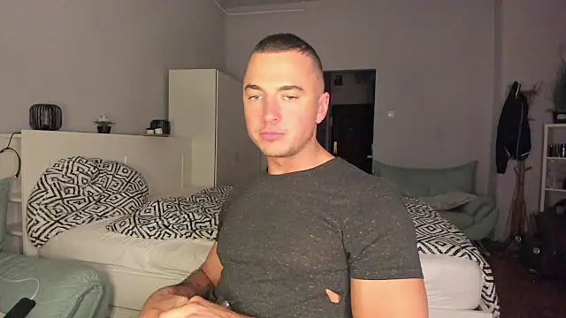 paulblack21 online show from November 2025 07:47:01 PM