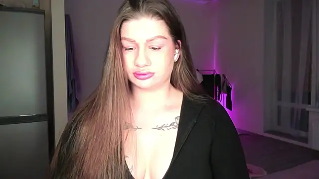 JuicyHelenX online show from April 2026 07:37:01 PM