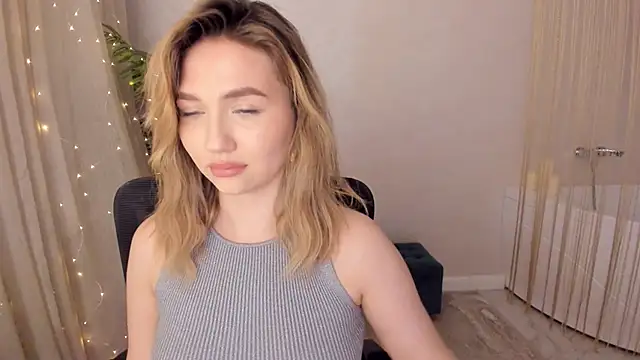 Snapshot of GracefulLook chatting on January 2025 01:53:02 AM GracefulLook online show from January 2025 01:53:02 AM