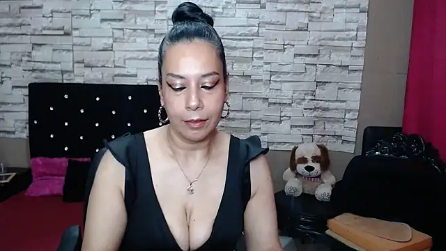 MarianaNight02 online show from December 2025 04:28:02 AM