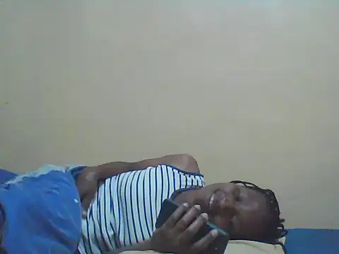 Smillie prety online show from December 2025 05:42:02 PM