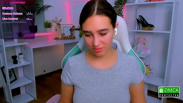  Eliizabeth  online show from November 2025 10:32:01 PM