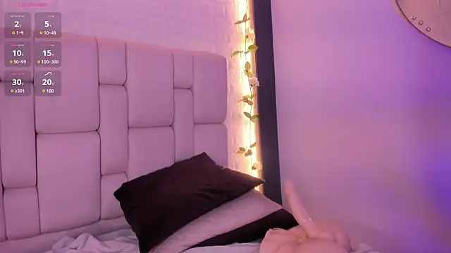 emma woods  online show from December 2024 03:30:02 PM