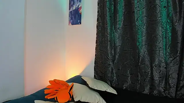 emma woods  online show from September 2025 02:44:01 AM