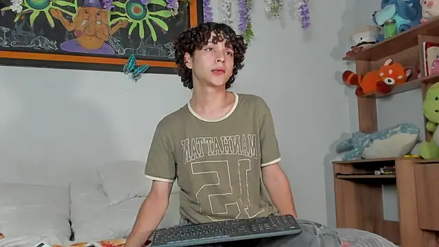 Snapshot of Cherry_boy_18 chatting on March 2025 06:26:02 PM Cherry boy 18 online show from March 2025 06:26:02 PM