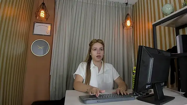Snapshot of Natalia_Suarez chatting on July 2026 12:34:02 AM Natalia Suarez online show from July 2026 12:34:02 AM