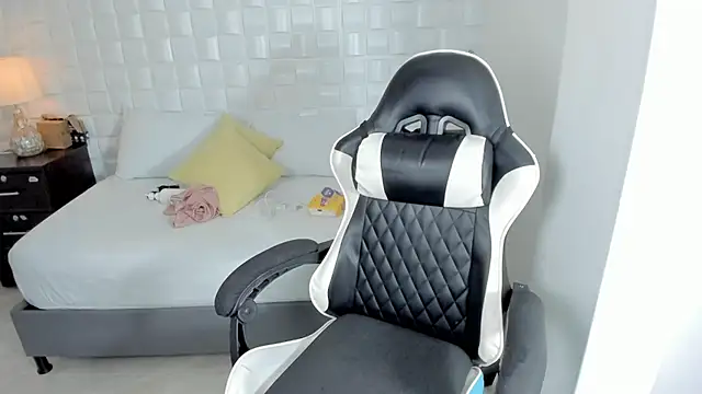 anny rouse24 online show from April 2026 02:34:01 AM