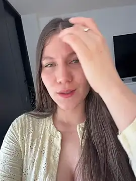 AmelieLaurent  online show from August 2026 07:49:02 PM