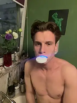 Snapshot of ETHAN_MOORE chatting on October 2025 03:35:02 PM ETHAN MOORE online show from October 2025 03:35:02 PM