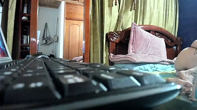Snapshot of _BrendaMichel_ chatting on May 2026 06:07:02 AM BrendaMichel online show from May 2026 06:07:02 AM
