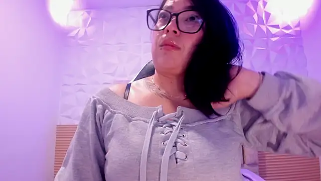 Snapshot of PauletteJ chatting on June 2026 11:44:02 AM PauletteJ online show from June 2026 11:44:02 AM