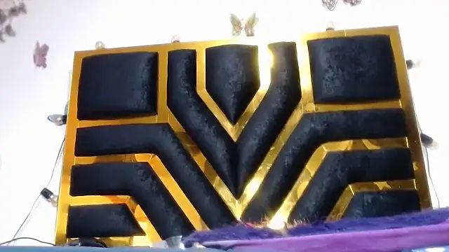 Helennahot online show from April 2026 06:34:01 PM