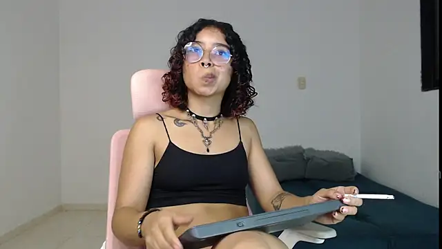 Snapshot of Putaku_San chatting on December 2024 01:48:01 AM Putaku San online show from December 2024 01:48:01 AM