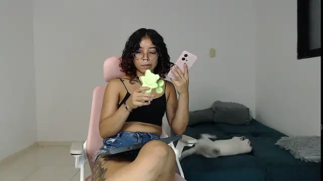 Snapshot of Putaku_San chatting on December 2024 04:53:02 AM Putaku San online show from December 2024 04:53:02 AM