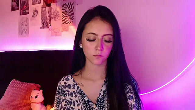 Coralinnee  online show from March 2025 07:26:02 PM