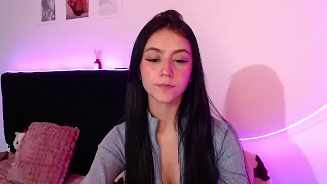 Coralinnee  online show from March 2025 04:40:02 AM