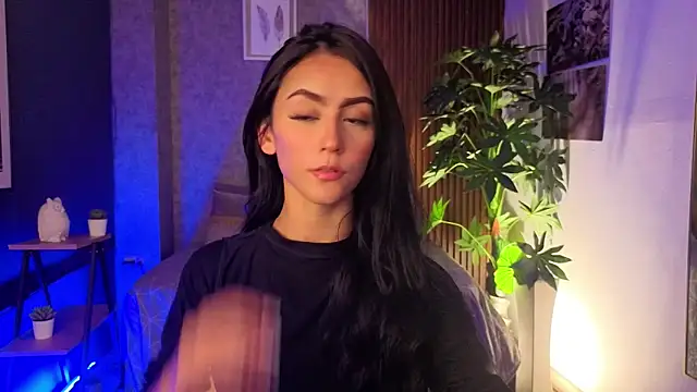 Coralinnee  online show from May 2026 03:01:01 AM