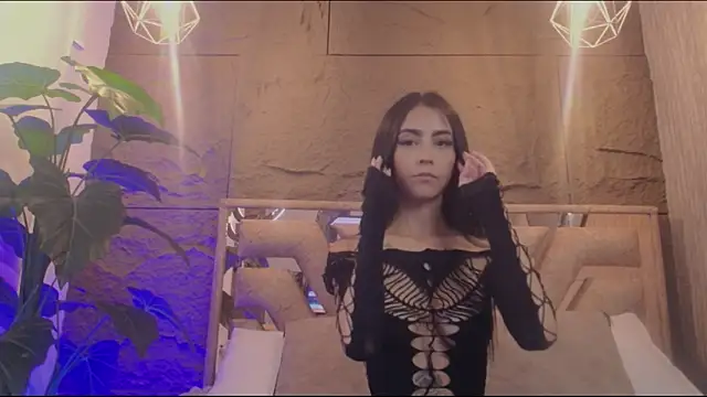 Coralinnee  online show from May 2026 04:41:01 AM