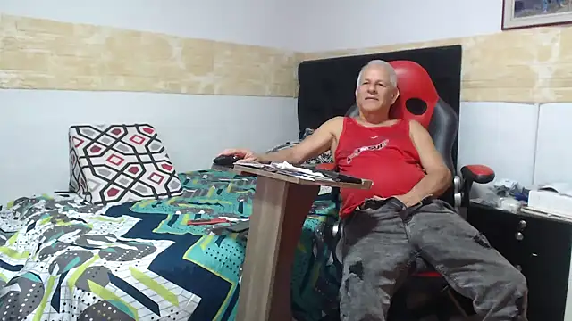 VALENTINO1983  online show from November 2025 05:30:02 AM