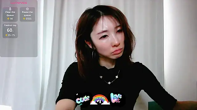 Snapshot of Love_me_Eri_ chatting on May 2026 07:04:01 AM Love me Eri online show from May 2026 07:04:01 AM